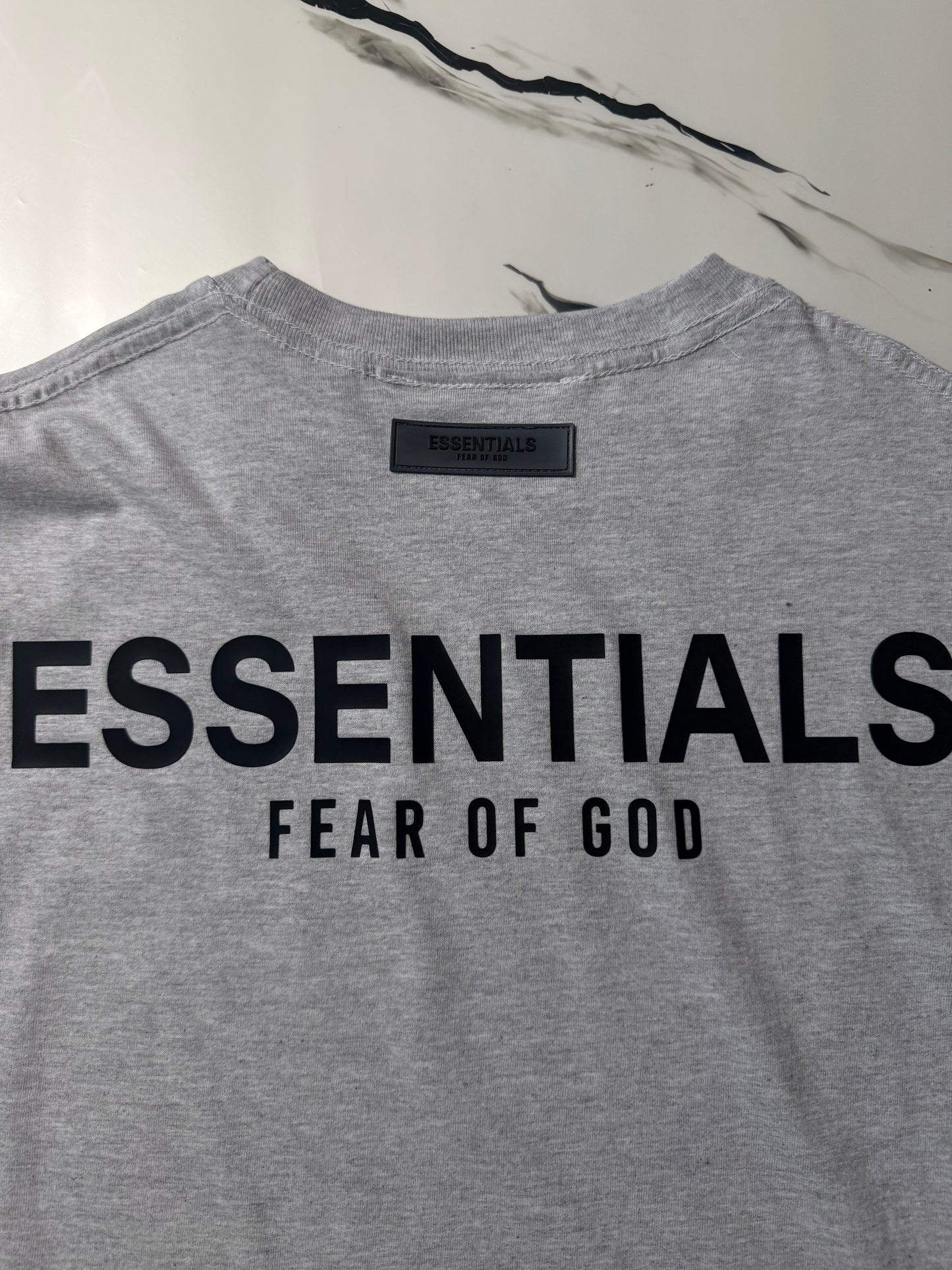 Playera Essentials Gris