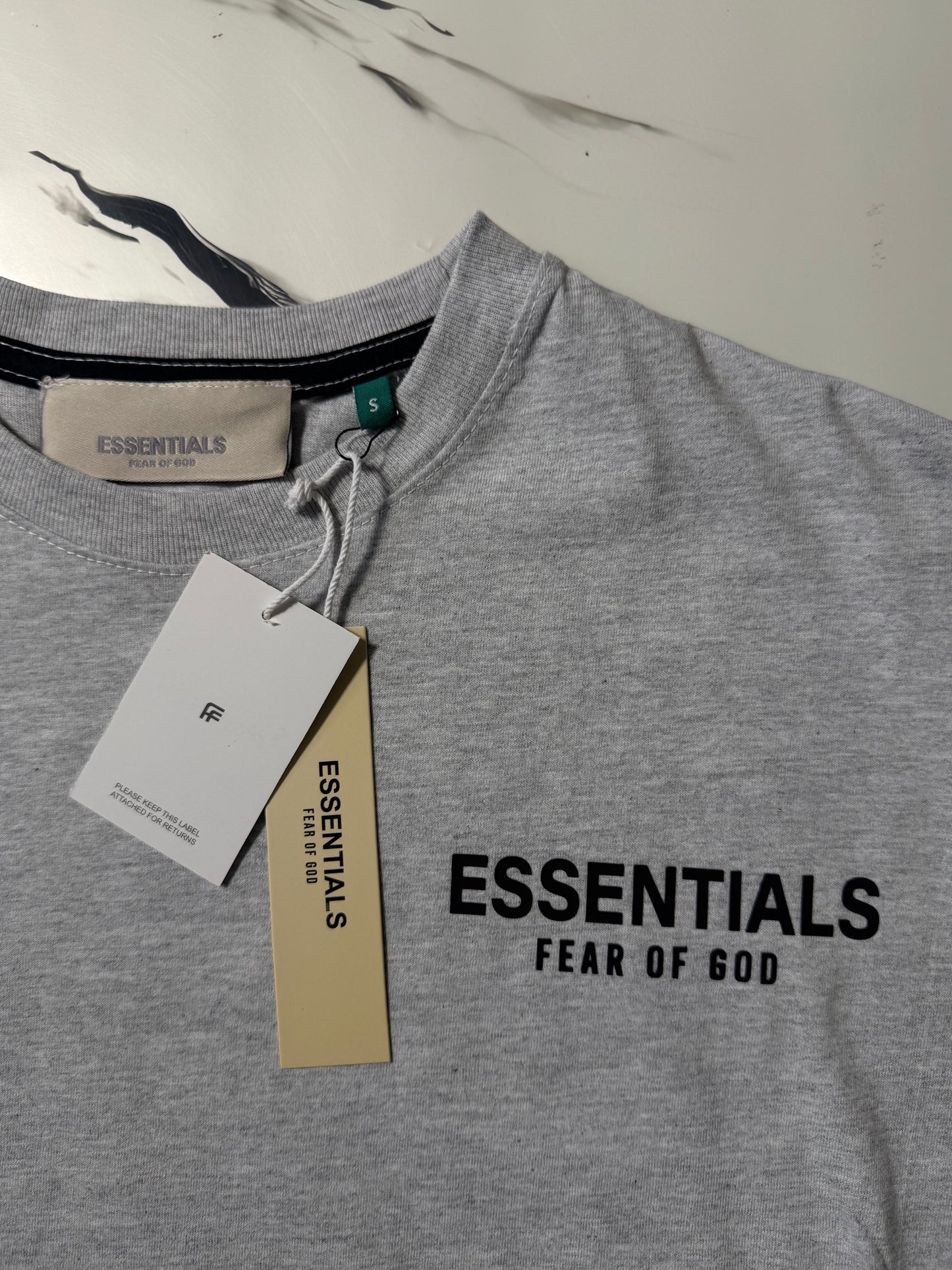 Playera Essentials Gris